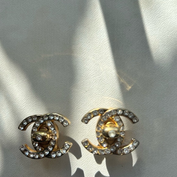 Chanel vintage XL CC turn turn lock clip on earrings